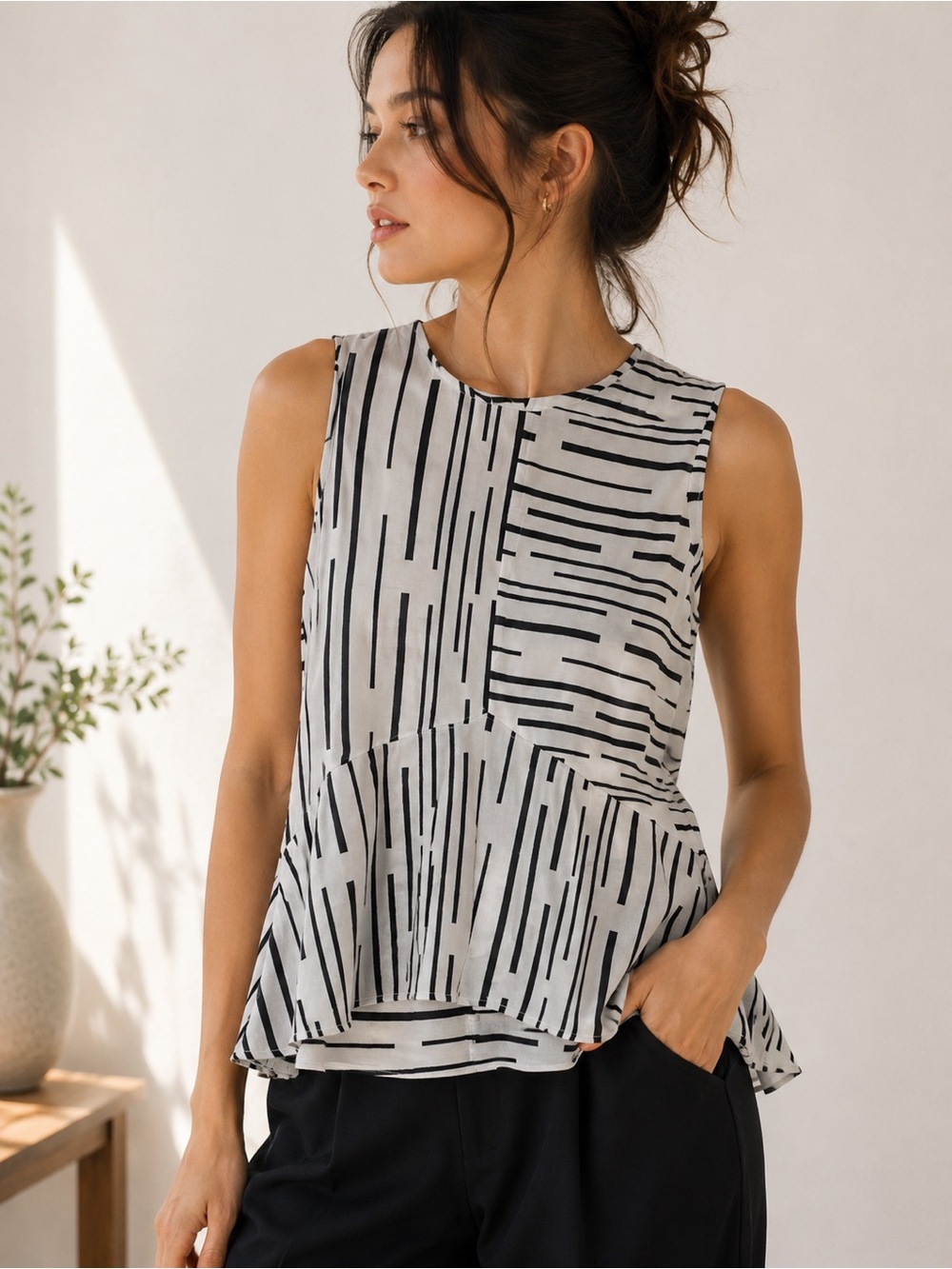 2/40$ VINCE Camuto sleeveless top black white Large summer peplum blouse Large